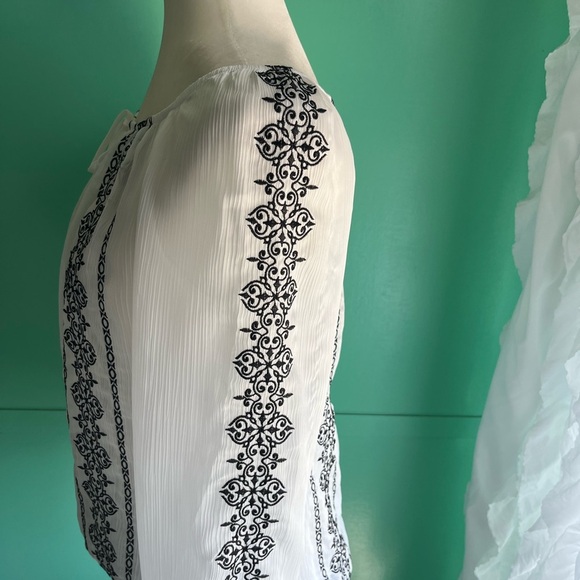 WHBM embroidered blouse.NWOT - Picture 2 of 9